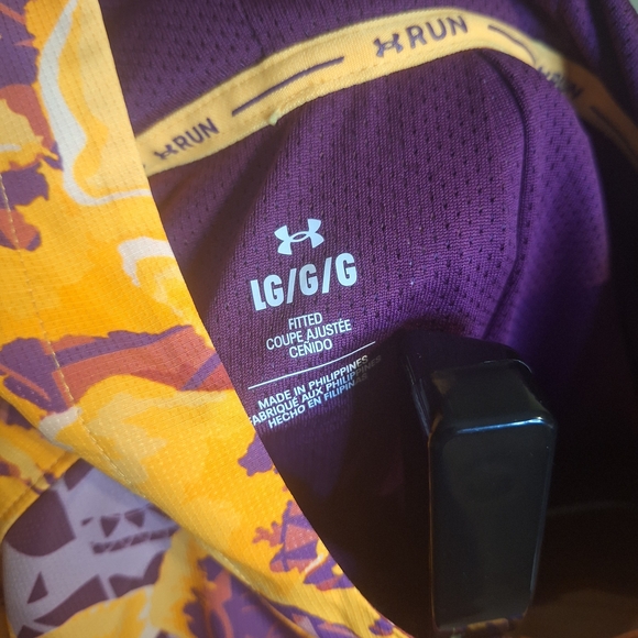 Under Armour Women"s Running  Jacket. Size L - Picture 5 of 6